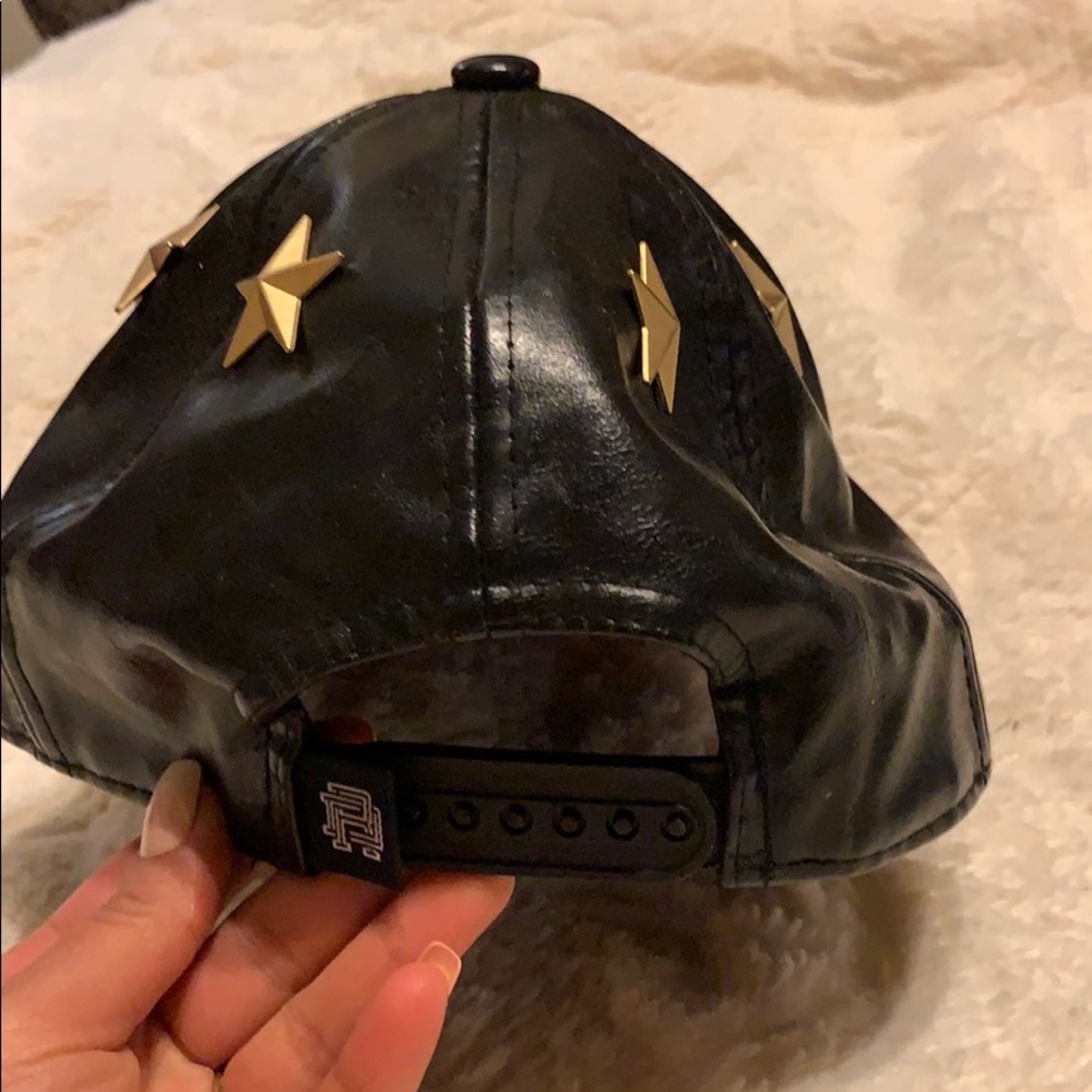 Fitted hat - Picture 3 of 3